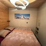 Cosy - Renovated And Charming アパート *