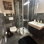 アパート Cosy - Renovated And Charming